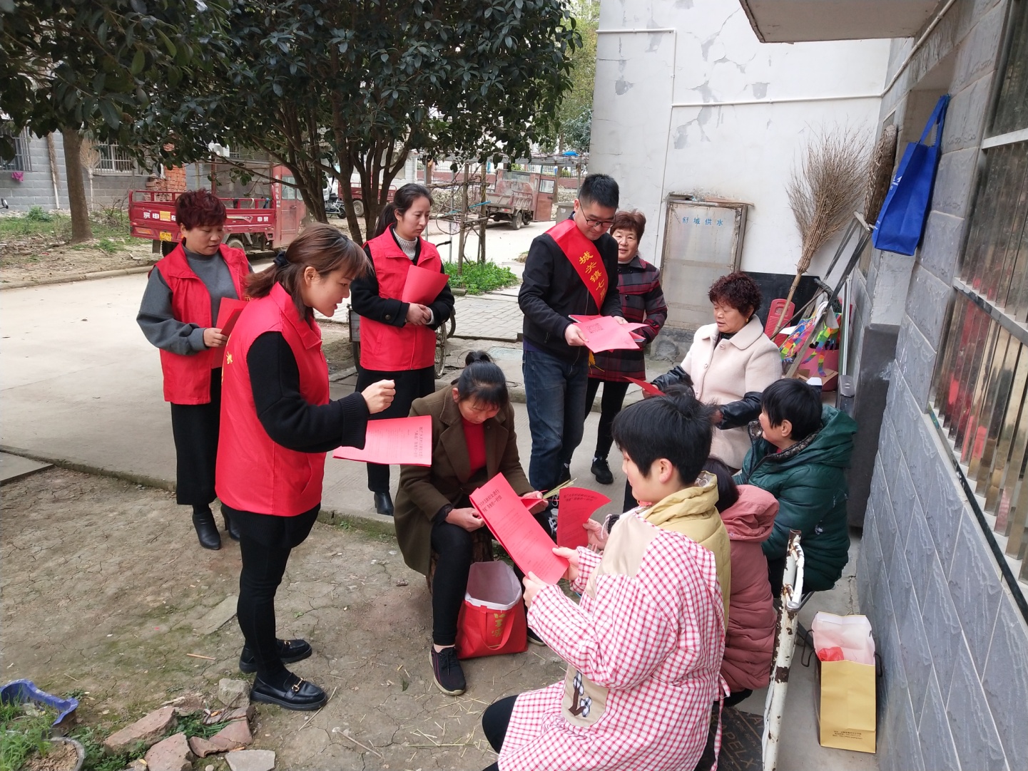 三八“女神节”舒城县城关镇计生协志愿服务送健康