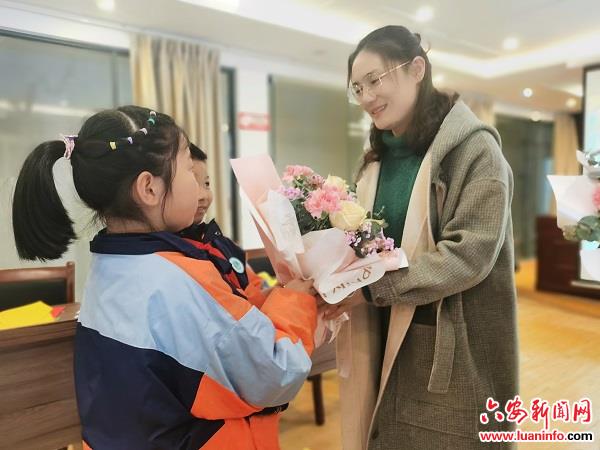 三里桥街道金裕社区新时代文明实践站：妙手生花感恩情   情暖“三八”扬美德