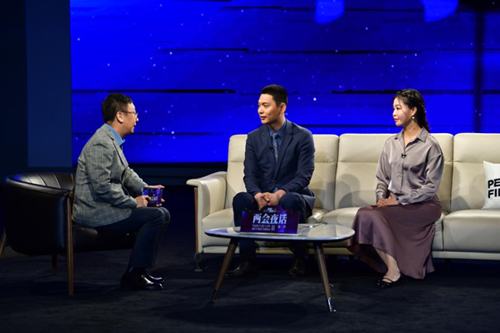 《两会夜话》：有事好商量 民主就在身边