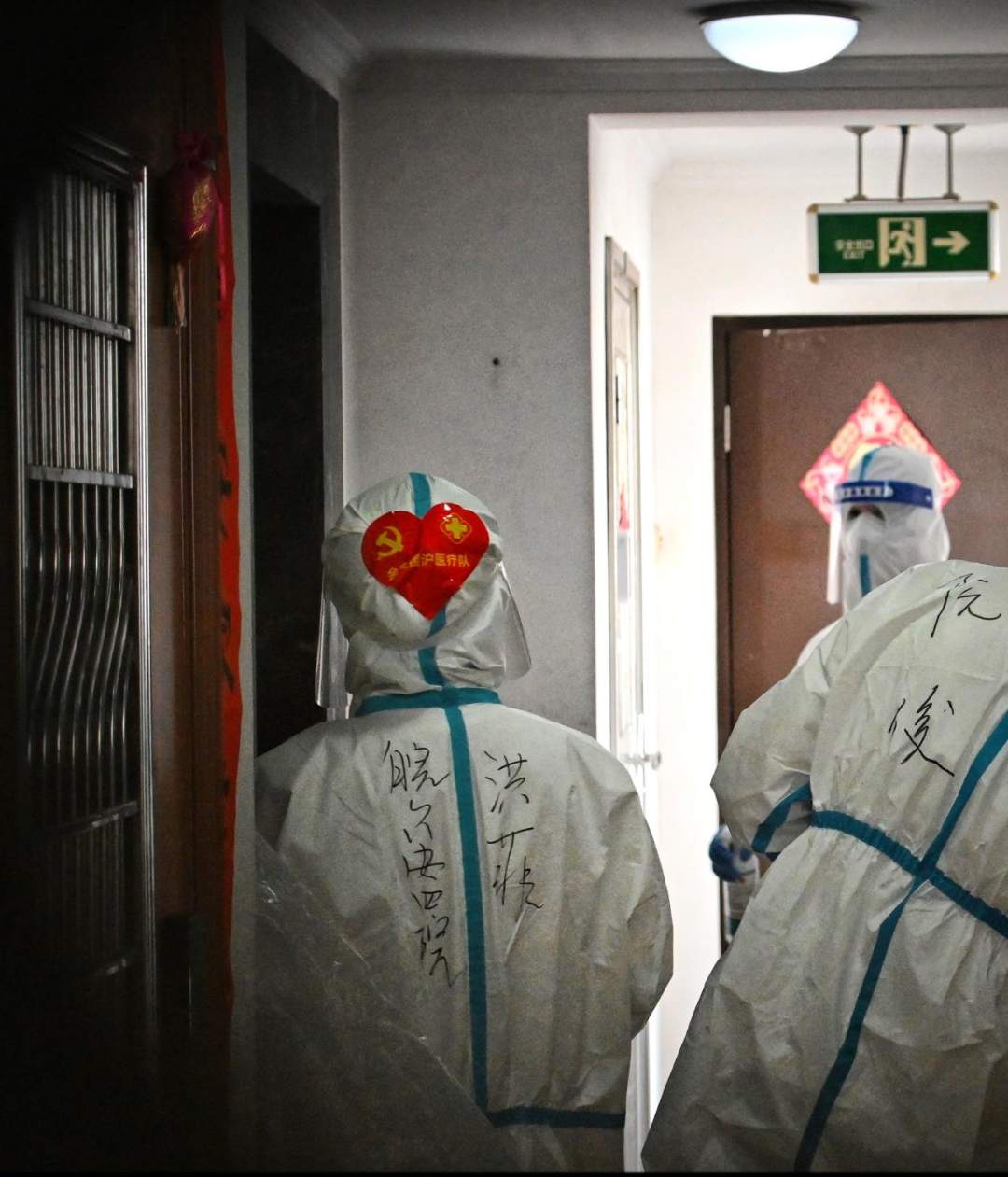 援沪医疗队员头顶的“红心”，背后的故事很暖心