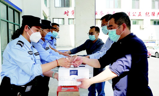 温暖送给“逆行者”