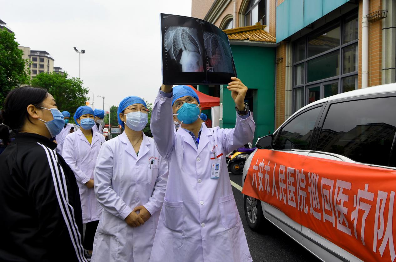 巡回医疗队 送医保健康