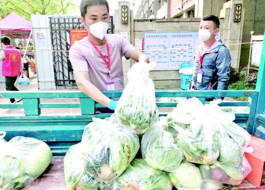 小区业主变身“送菜员”