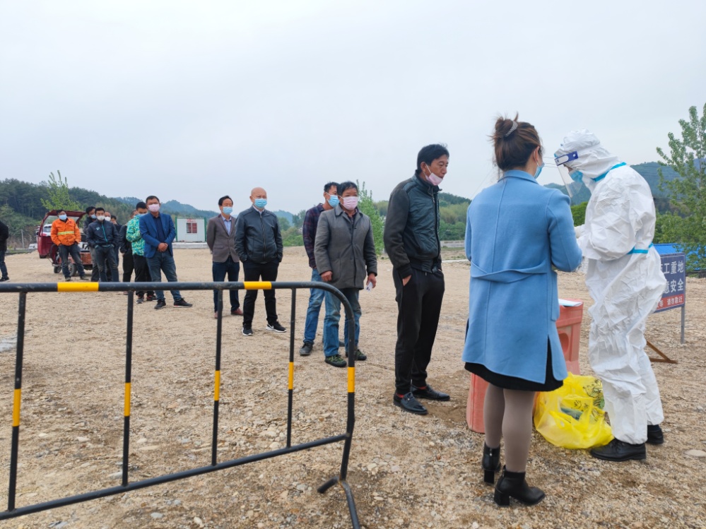 疫情防控不松懈，养护工程施工不停步