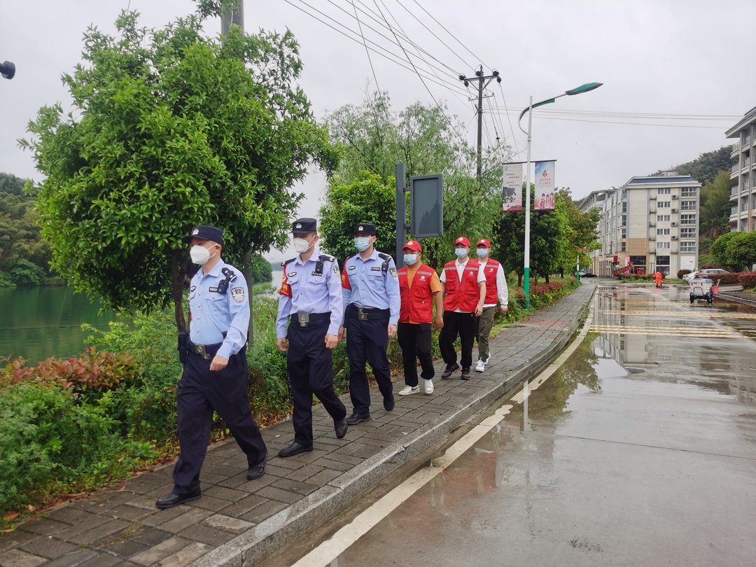 联合“江淮义警”志愿者  开展防溺水安全巡逻