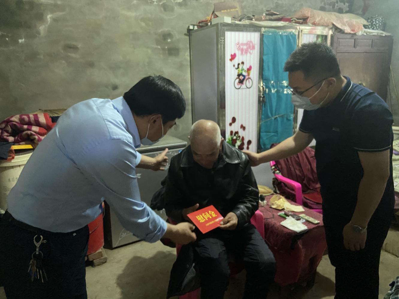 ​心系退役老兵  情暖光荣之家