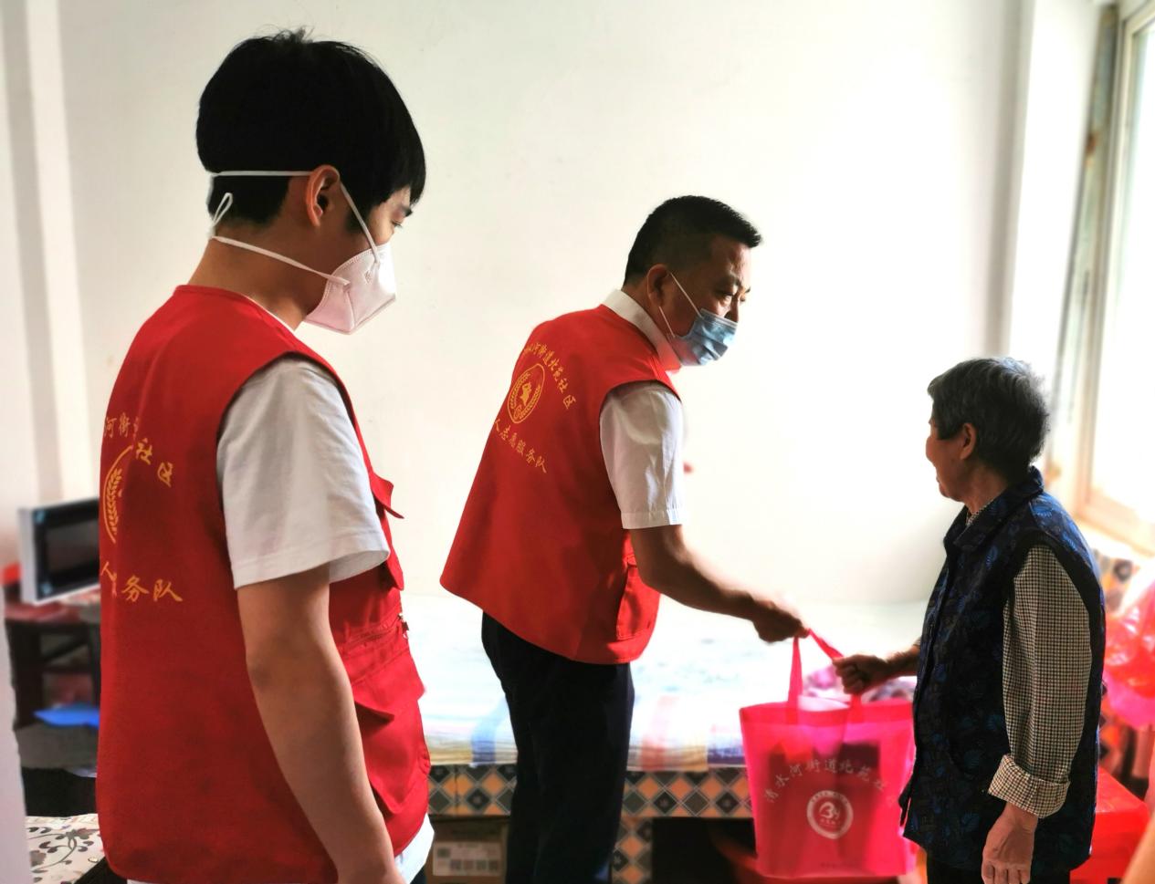 清水河街道北苑社区：慰问关怀暖人心 志愿服务显真情