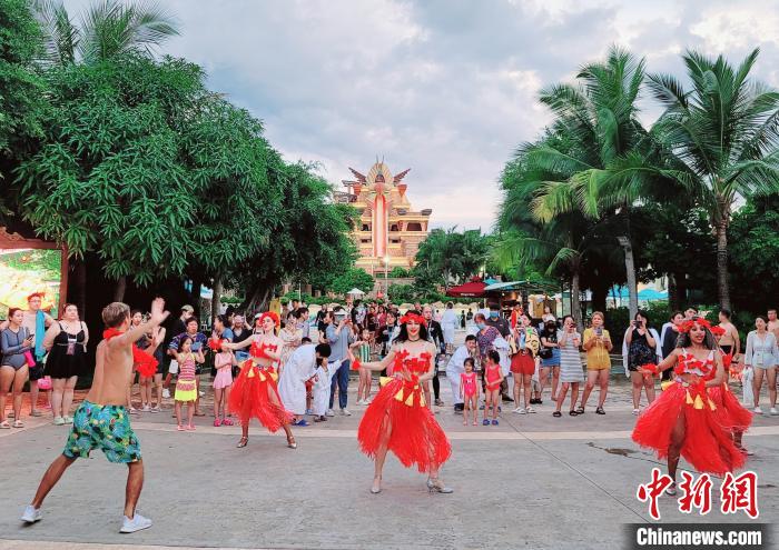 疫情下三亚暑期旅游市场呈现波动