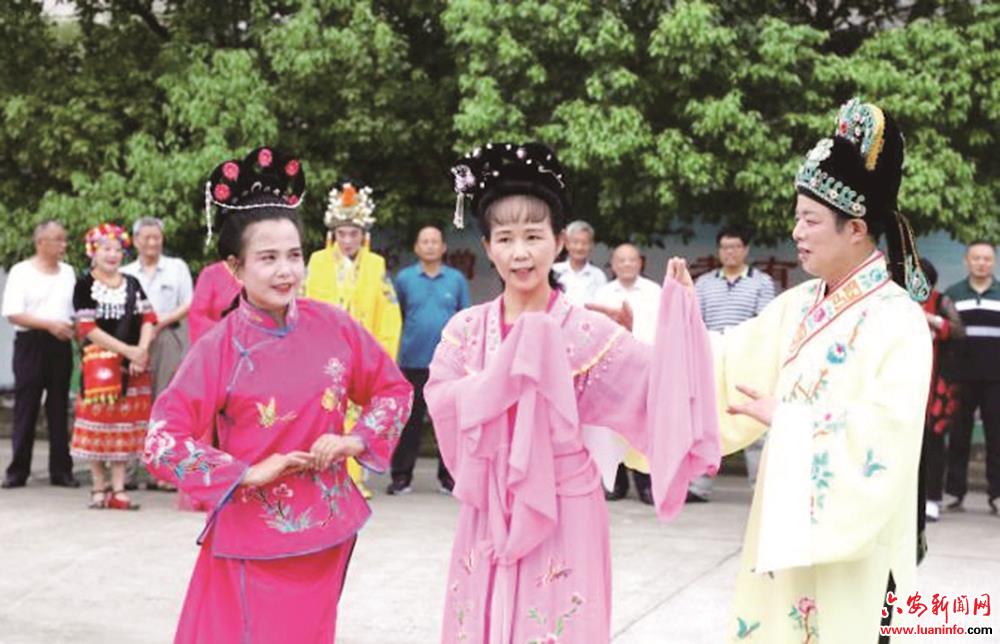 “三贴”制度 让银发生活有学有乐 