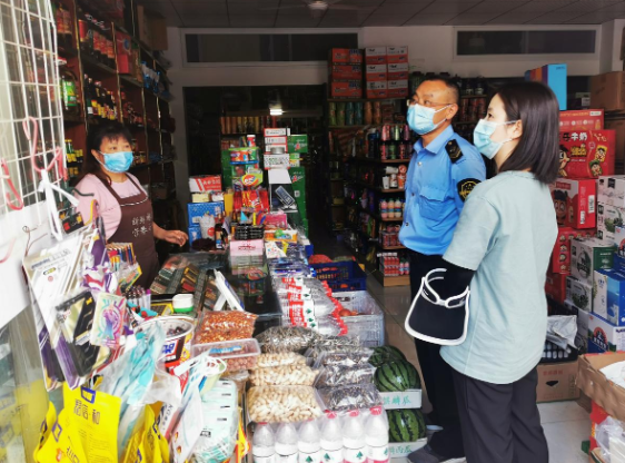 裕安区整治校园及周边文化市场