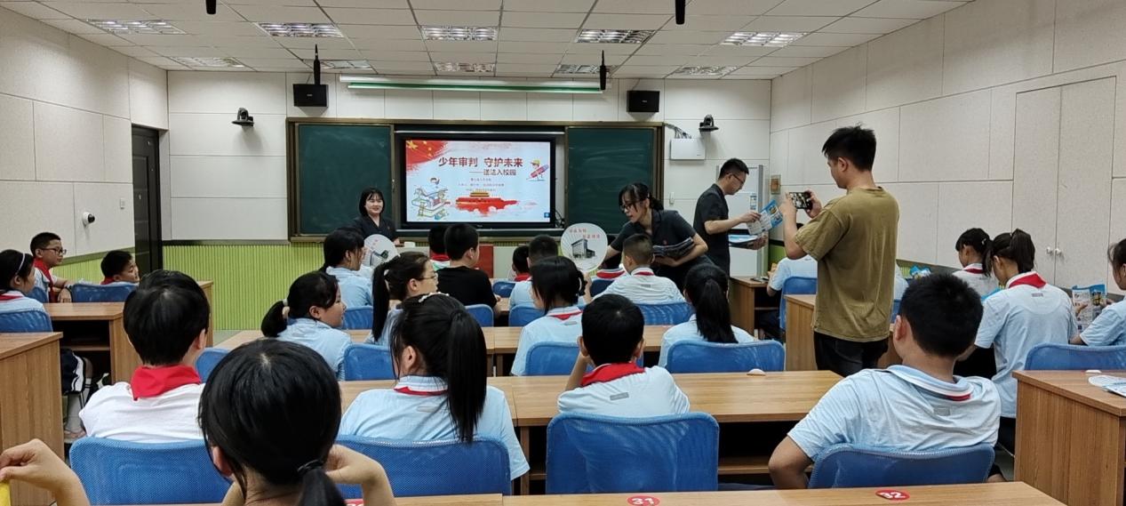 法治教育进校园 成长路上与法同行