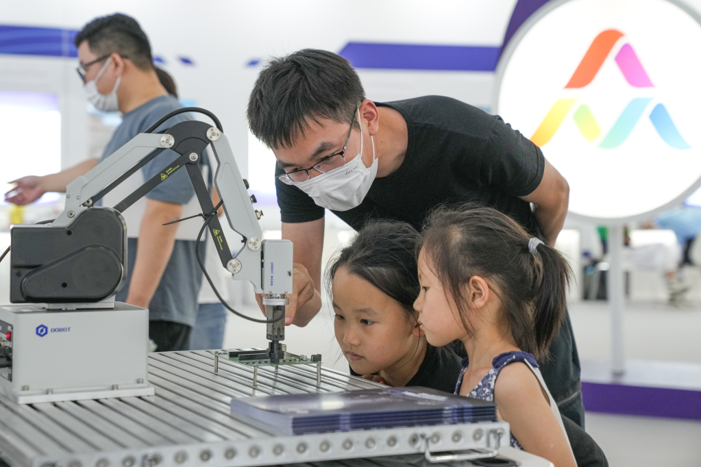 你好，创客！——从全国“双创周”看发展新动能