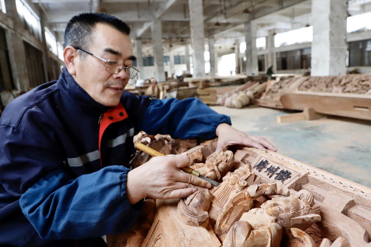 安徽黄山：一雕一世界 传承千年的木上巧思