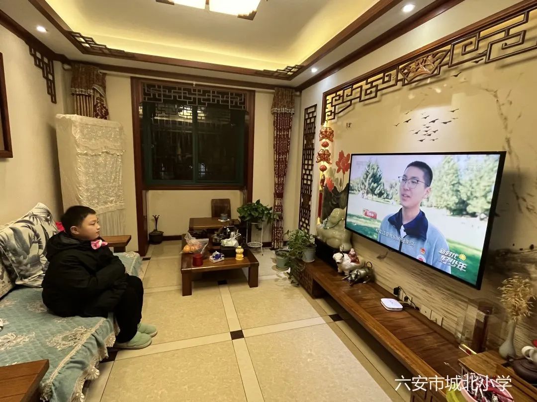 六安市城北小学组织少先队员收听收看“新时代好少年” 先进事迹发布活动