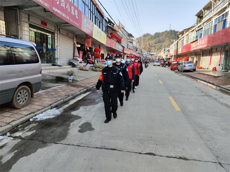 金寨麻埠：联合江淮义警开展治安巡逻防控