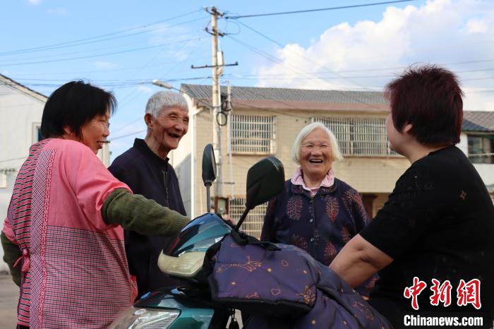 （两会观察）应对“银发浪潮”，何解养老服务之“痛”？