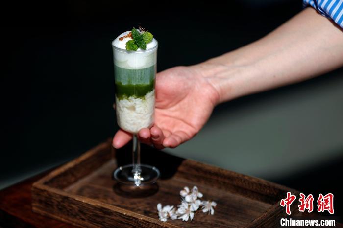 安徽屯溪“花式饮茶”：老传统嬗变为新风尚