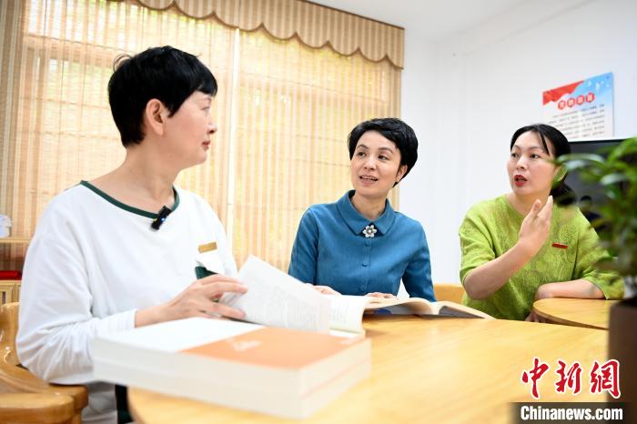 48岁再读大学的她，如今怀抱梦想再出发