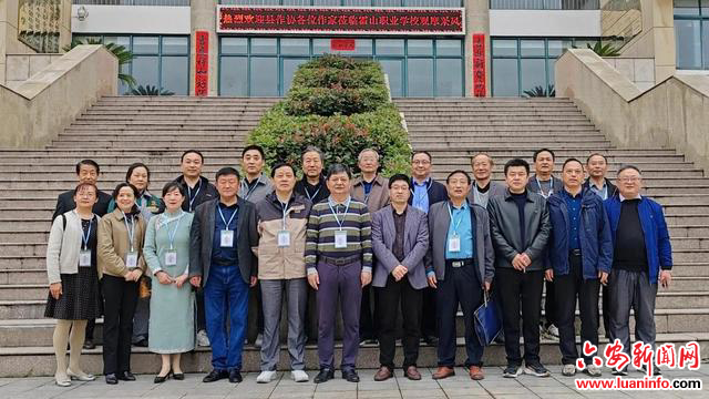 霍山县作协到县职业学校开展观摩采风活动