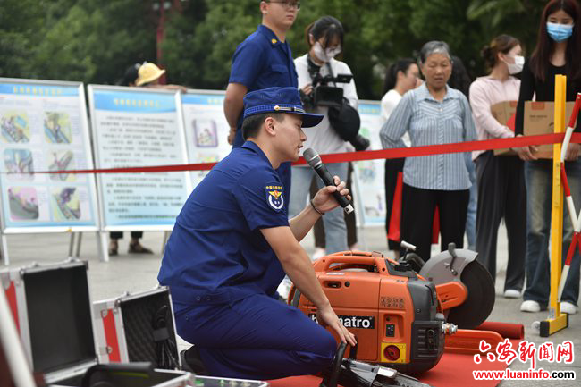 霍山县安全宣传咨询日活动进社区连民心