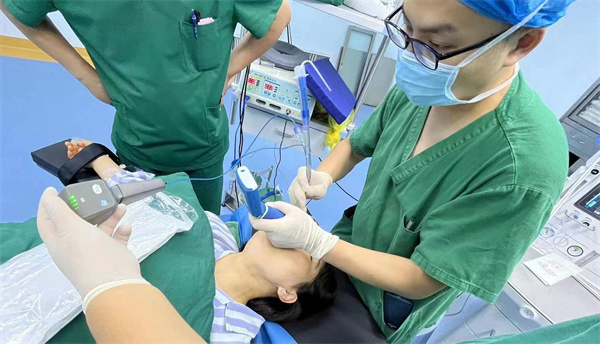 可视双腔 安全有效 ——六安第四人民医院成功开展可视双腔支气管插管术