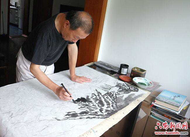 丹心一片抒情怀 妙笔千山赞故乡