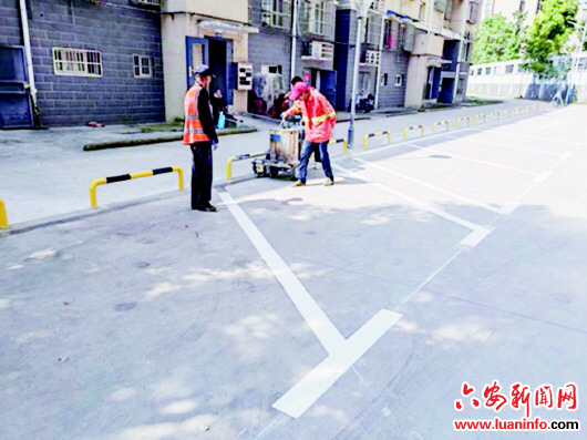 望城街道：代表出实招 破解停车难