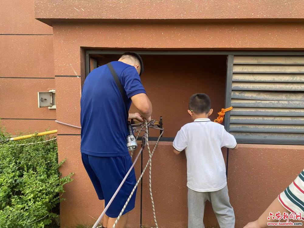 望城街道十里铺社区：深井救出“喵星人”