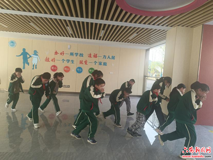 预防为主 生命至上——佛子岭镇中心学校开展11.9消防日应急疏散演练活动