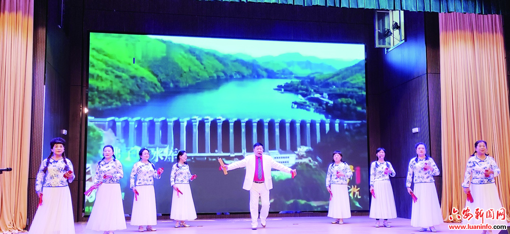 “镇团村队”首场文艺展演出彩