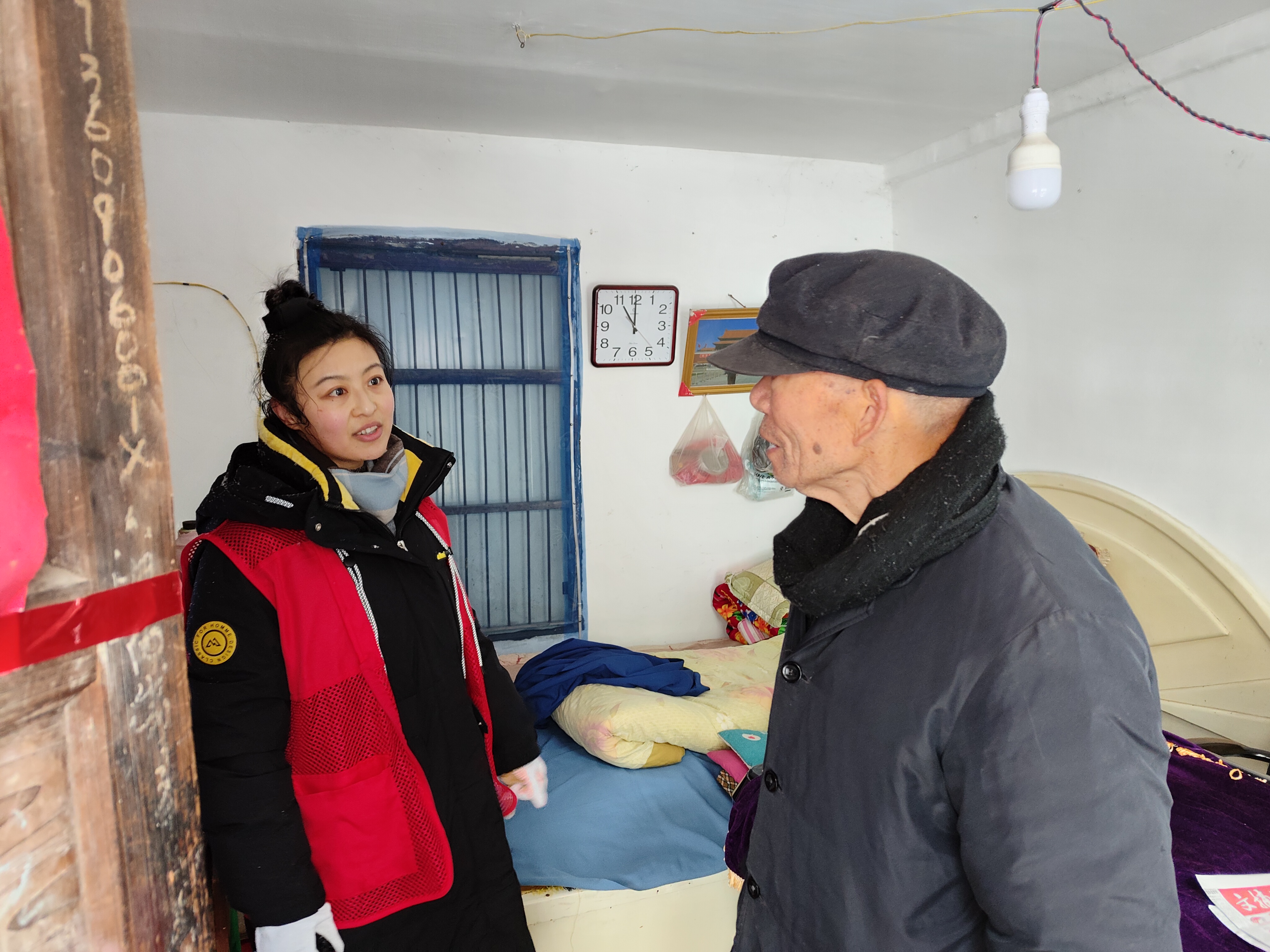 金安区中市街道康乐社区 ：情系独居老人 寒冬温暖人心