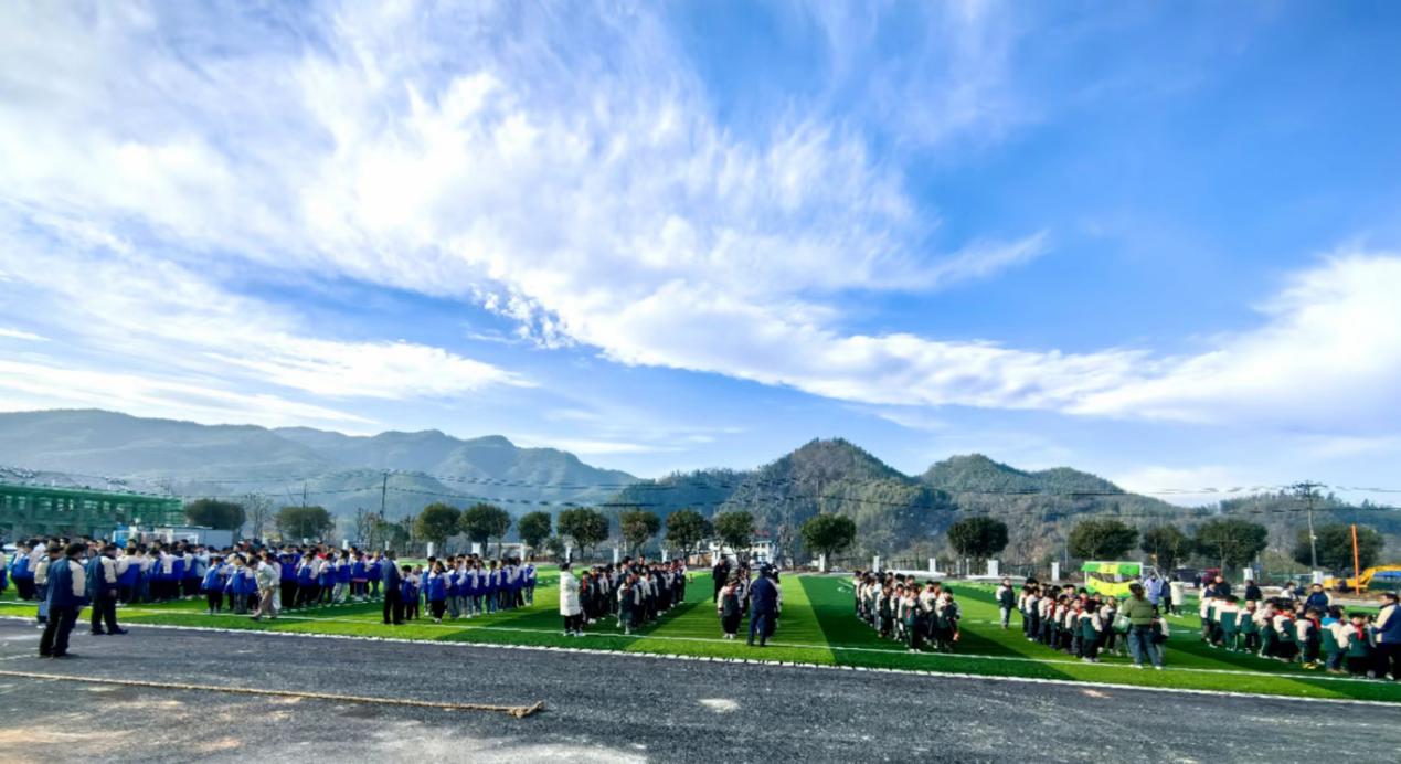 霍山县佛子岭镇中心学校组织开展冬季趣味运动会活动