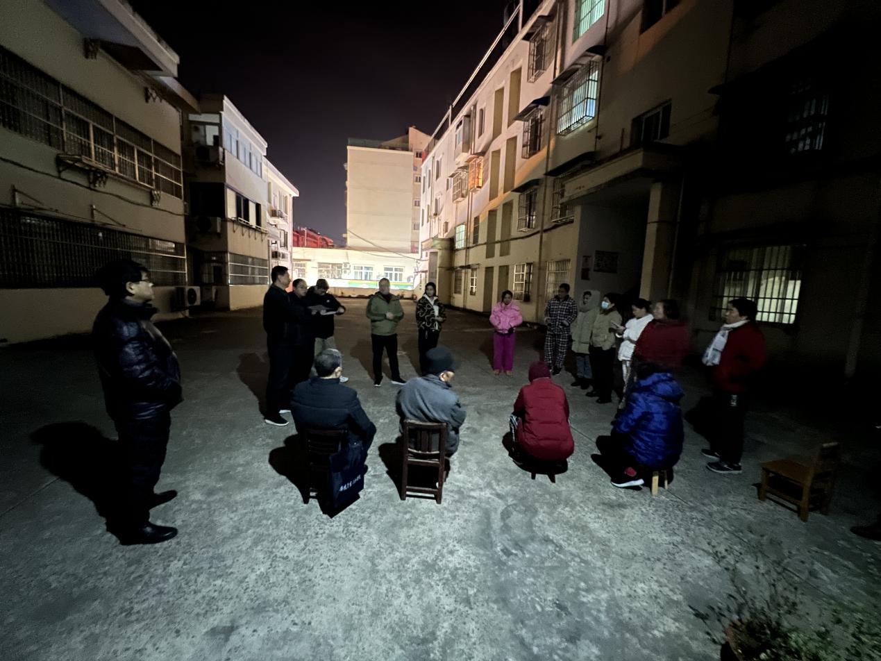 “小板凳”搭起群众“连心桥”