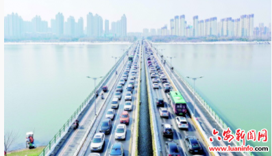 车流叠加桥面拥堵