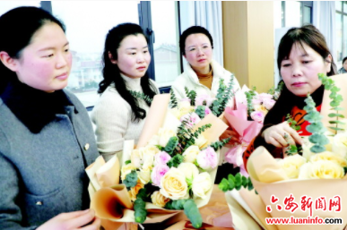 插花品香庆节日