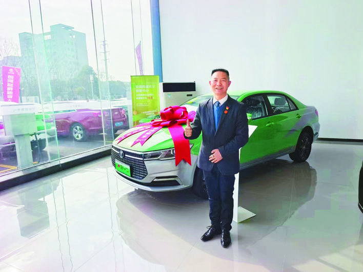 的哥提车为何获八百万次“围观”