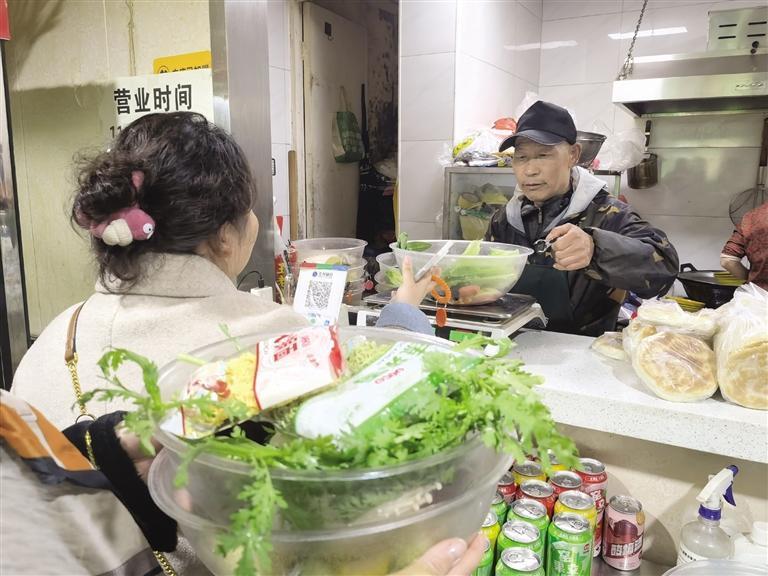 麻辣烫不仅是舌尖故事 也是兰州人的味蕾往事 你的回忆是否也热辣滚烫?