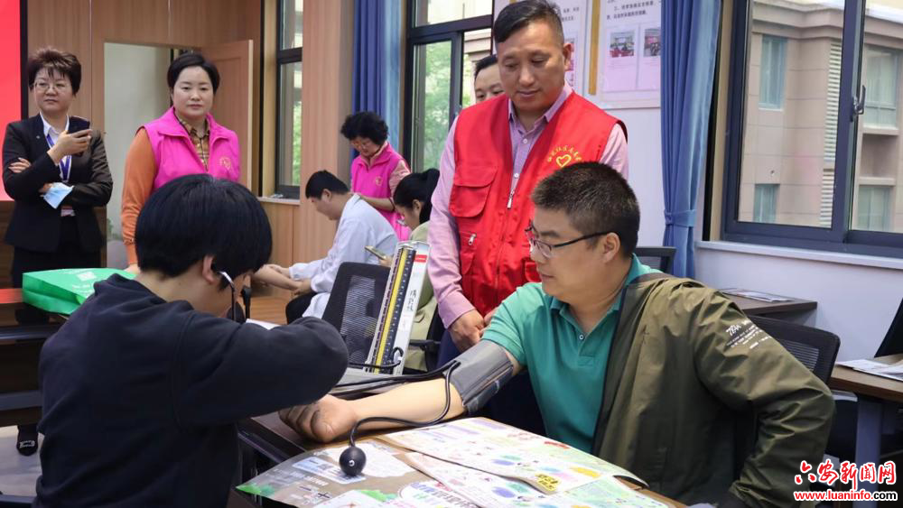 “致敬劳动者，义诊送健康”公益活动走进梅花社区