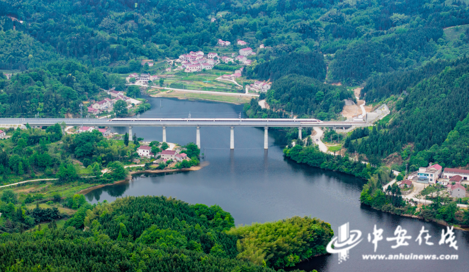 中安观察 | 池黄高铁背后的“绿”与“新”