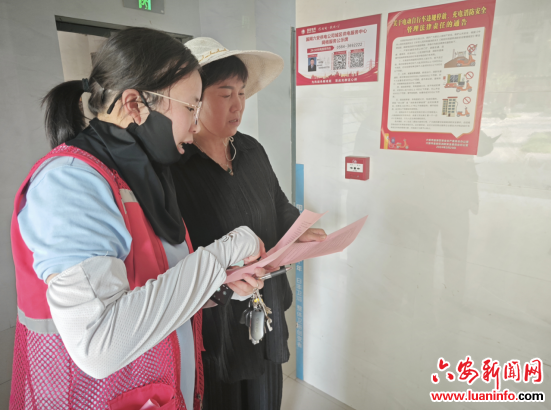 望城街道十里铺社区开展夏季楼道消防安全宣传活动