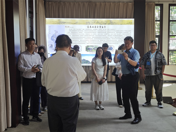 主流网络媒体记者团走进常州，开展“一江清水万重山”网络主题活动