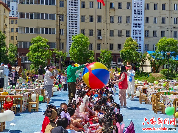 三里桥街道金裕社区：欢度六一 童心飞扬