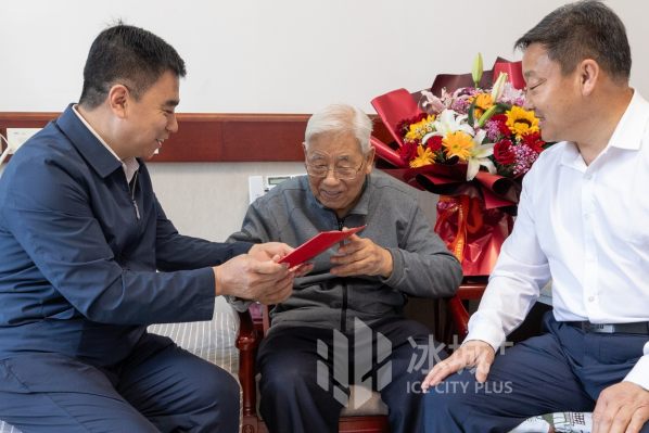 【微光成炬 我身边的文明故事】九旬老兵夫妇捐款50万元助学退役军人子女