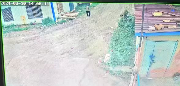 暖新闻 | 八旬老人暴雨中走失，60余名民警冒雨5小时找回