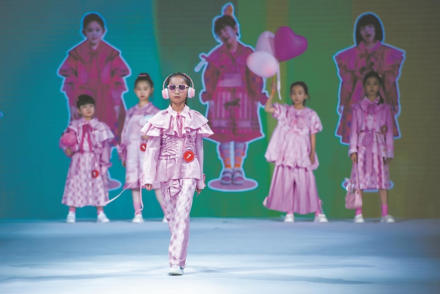 首届望江时尚童装设计大赛决赛现场。.jpg