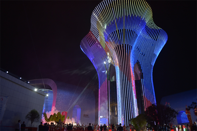  “打起手鼓唱起歌”首届中国新疆民间艺术季开幕——巡游+表演创新打造“和谐之美”