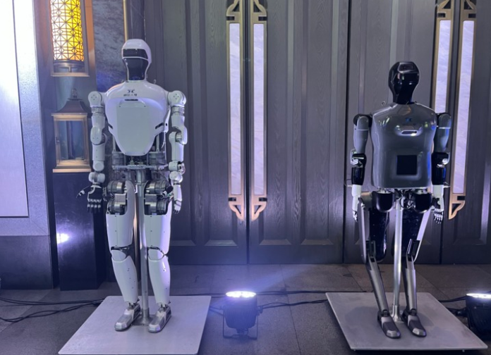 “身高一米八，会叠衣、能思考”——“启江二号”人形机器人正式发布