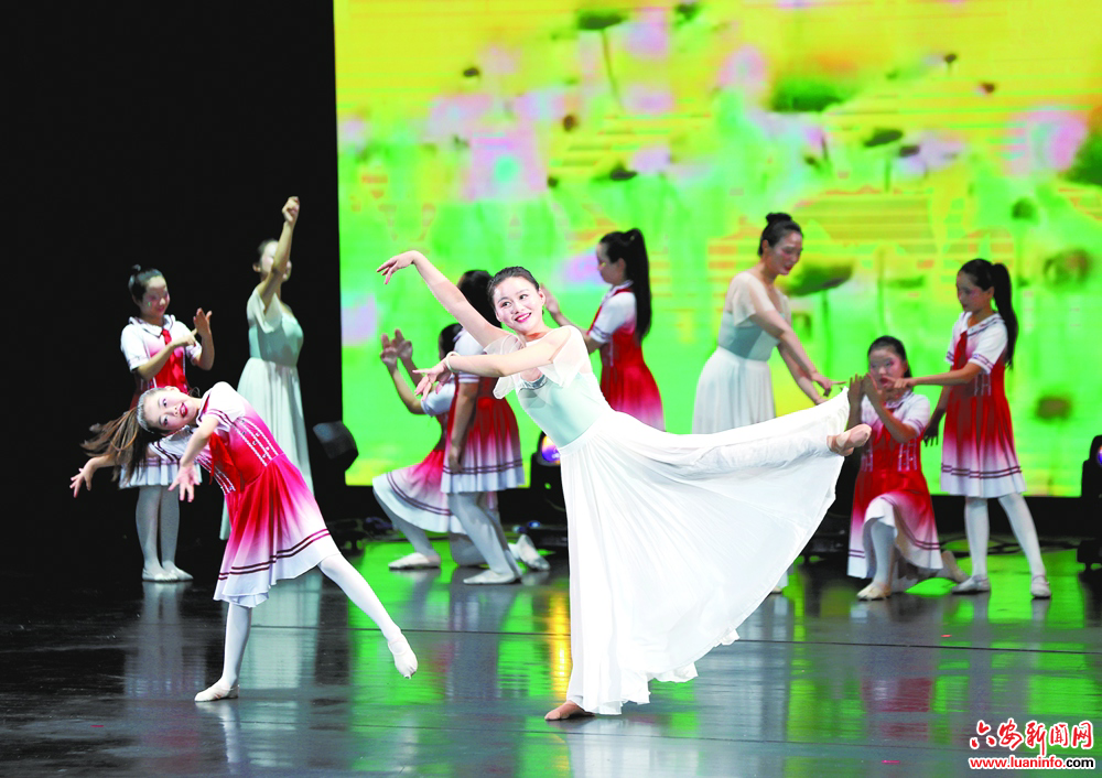 大力弘扬教育家精神加快建设教育强国——六安市庆祝第40个教师节暨优秀教师、优秀教育工作者颁奖典礼掠影