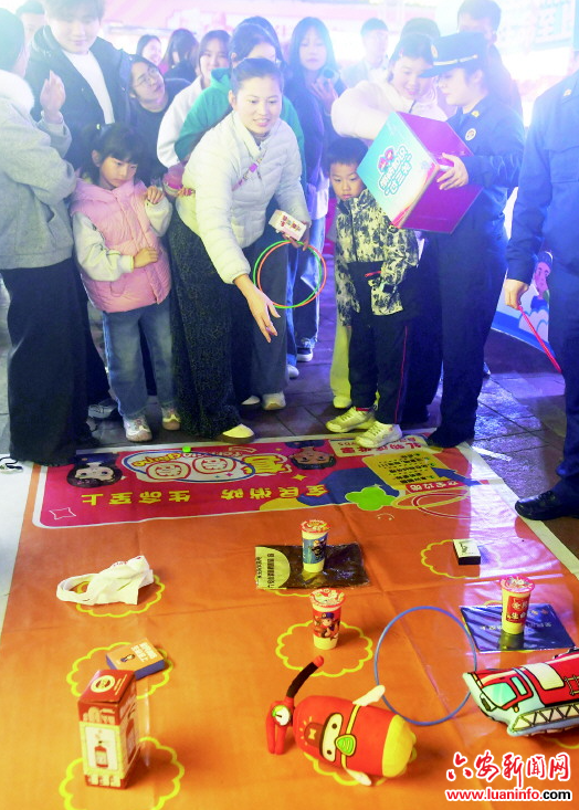 消防“夜市”　寓教于乐