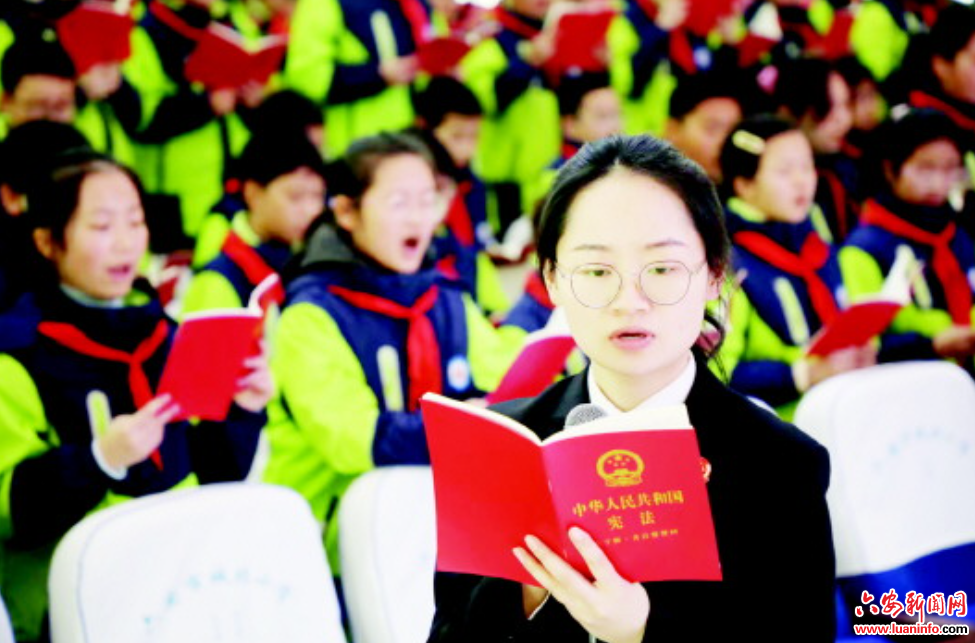 宪法诵读　少年接力